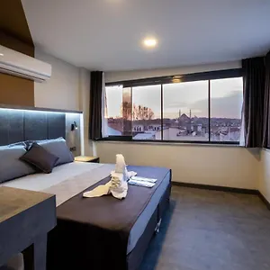 Hotel The Queen