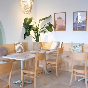 Hotel Meshk Airport